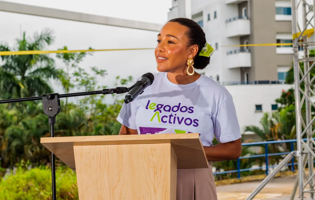 Lina Hurtado Egresada de Salud Pública Lina Hurtado Egresada de Salud Pública