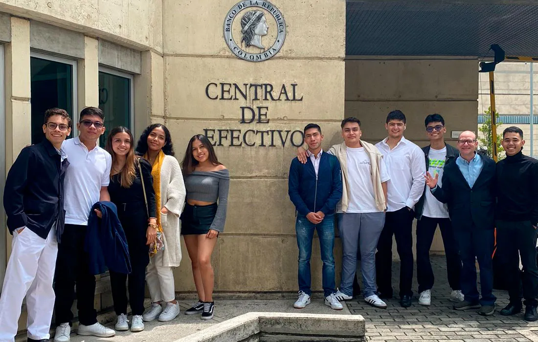 Estudiantes de Economía fortalecen vínculos académicos en visita a Bogotá Estudiantes de Economía fortalecen vínculos académicos en visita a Bogotá