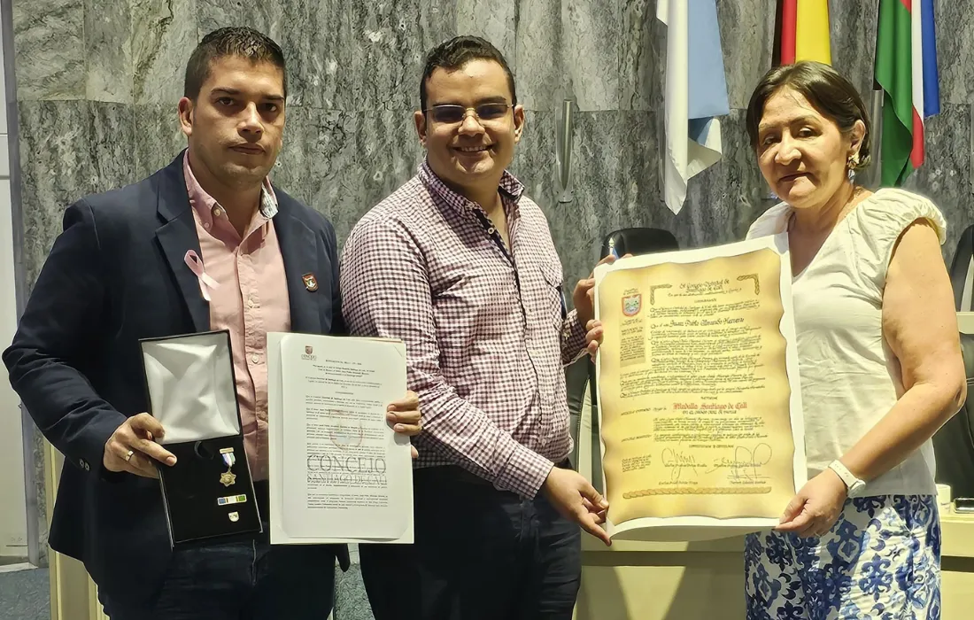 Juan Pablo Alvarado Herrera es egresado de los programas de Derecho y Psicología en el año 2022 y recientemente fue condecorado por el Concejo Municipal de Santiago de Cali en reconocimiento a su destacada labor en el sector social. 