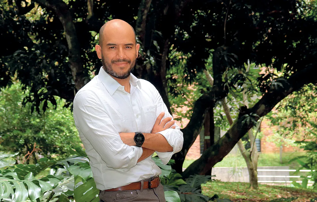 Manuel Sevilla, uno de los ganadores de las Subvenciones de Investigación y Preservación de Música Latina 2024 Manuel Sevilla, uno de los ganadores de las Subvenciones de Investigación y Preservación de Música Latina 2024