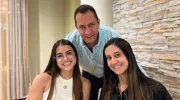 Con una emotiva bienvenida a cargo de Jaime Ahcar Olmos, director del programa, inició el reencuentro de los egresados del programa de Economía, el pasado 13 de noviembre en el Hotel Movich. “Estamos aquí varias generaciones de egresados economistas, que no solo es nuestra profesión, sino que es nuestra vida, la que nos ha enseñado, de lo que vivimos, lo que trabajamos siempre con la intención de mejorar nuestro país” dijo Jaime.