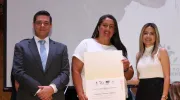 La Javeriana Cali clausura la tercera versión del Diplomado Tesos por el Ambiente con un emotivo reconocimiento a la CVC La Javeriana Cali clausura la tercera versión del Diplomado Tesos por el Ambiente con un emotivo reconocimiento a la CVC