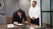 De izquierda a derecha: Pablo Rubén Vernaza, secretario general y Alejandro Sánchez López de Mesa, director del Programa de Ciencia Política.