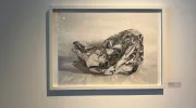Estudiantes de Artes Visuales exploraron la memoria en la exposición 'Huellas entre lápiz y agua' Estudiantes de Artes Visuales exploraron la memoria en la exposición 'Huellas entre lápiz y agua'