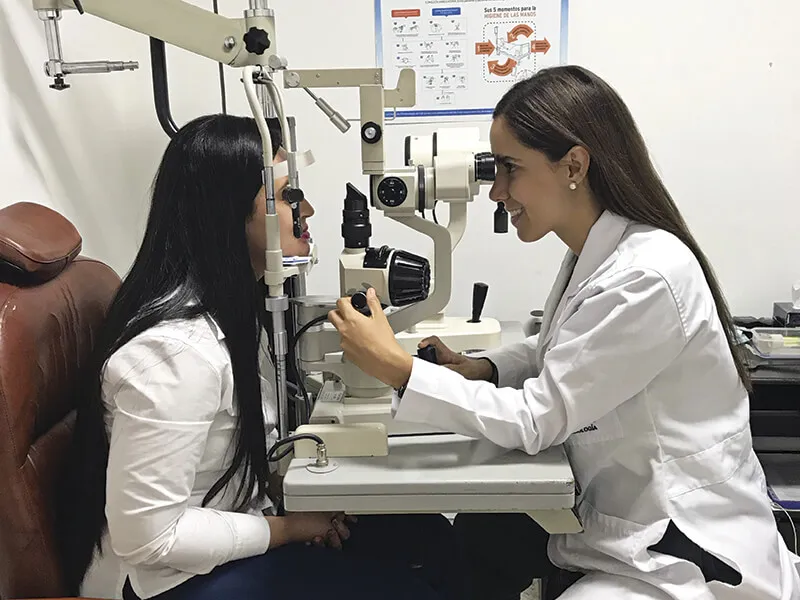 Especialista en Oftalmología Especialista en Oftalmología