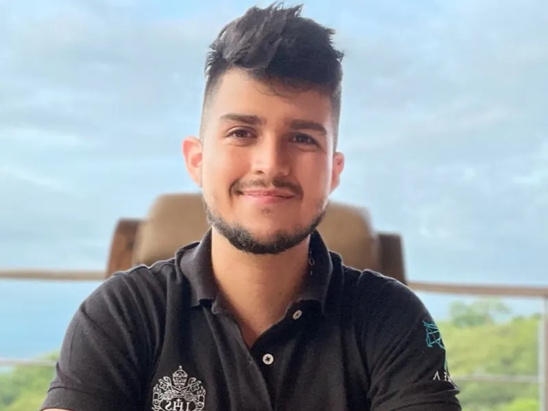 Esteban Mosquera, estudiante de Biología Esteban Mosquera, estudiante de Biología