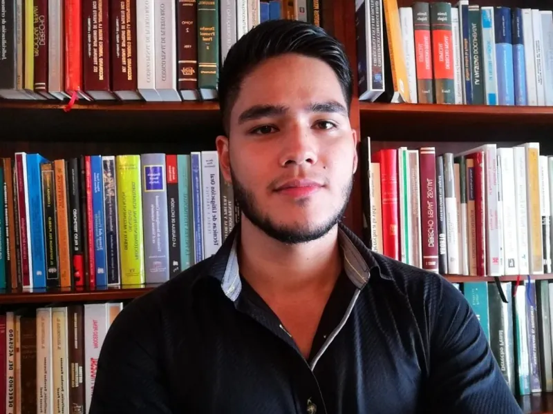 William Londoño, egresado de Derecho. William Londoño, egresado de Derecho.