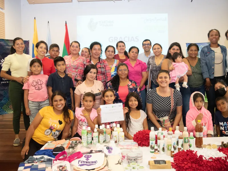 Mujeres Cultivando Horizontes: Herramientas para el Cuidado de la Vida Rural Mujeres Cultivando Horizontes: Herramientas para el Cuidado de la Vida Rural