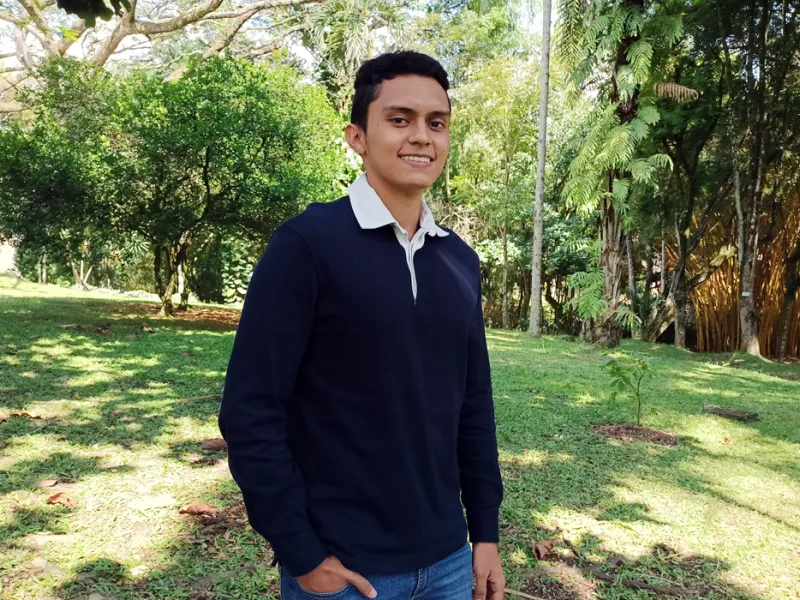 Édgar José Ordóñez, estudiante de sexto semestre de Administración de Empresas Édgar José Ordóñez, estudiante de sexto semestre de Administración de Empresas