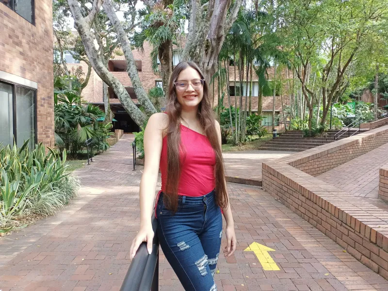 Yasmín Hoyos, estudiante de Matemáticas Aplicadas de la Javeriana Cali Yasmín Hoyos, estudiante de Matemáticas Aplicadas de la Javeriana Cali