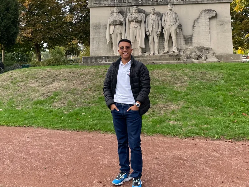 Santiago Álvarez, estudiante de Negocios Internacionales que realiza su Semestre Académico Internacional en la Universidad de Ieseg, en Francia. Santiago Álvarez, estudiante de Negocios Internacionales que realiza su Semestre Académico Internacional en la Universidad de Ieseg, en Francia.