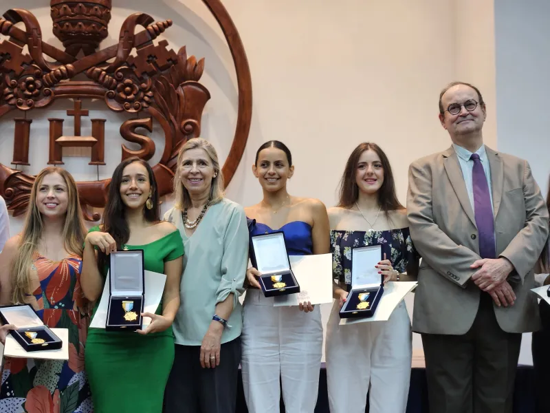 19 estudiantes javerianos fueron reconocidos con la Cruz San Pedro Claver 19 estudiantes javerianos fueron reconocidos con la Cruz San Pedro Claver