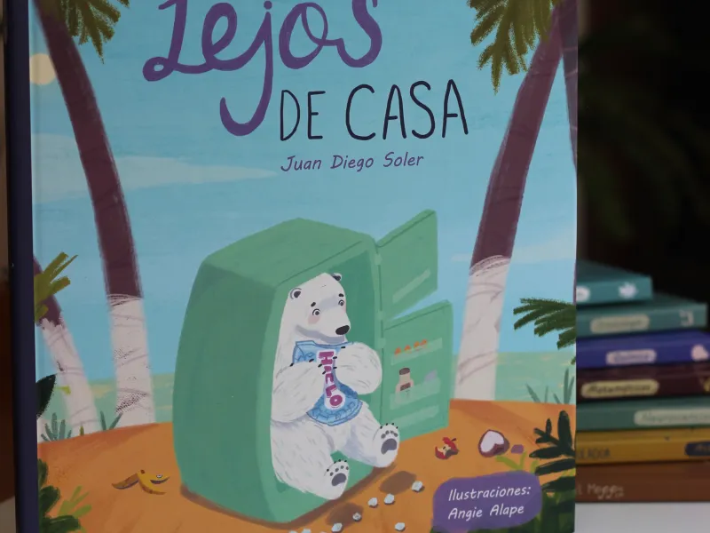 Lejos de Casa Lejos de Casa