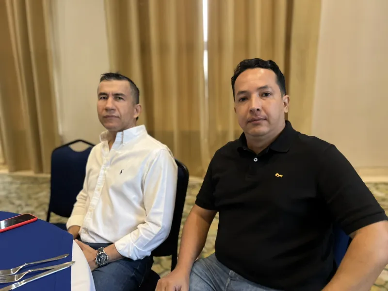La Facultad de Ciencias Económicas y Administrativas - FCEA llevó a cabo, una jornada de encuentro para empresarios y egresados que contó con un seminario internacional que abordó el tema de la Inteligencia Artificial aplicada para las estrategias organizacionales
