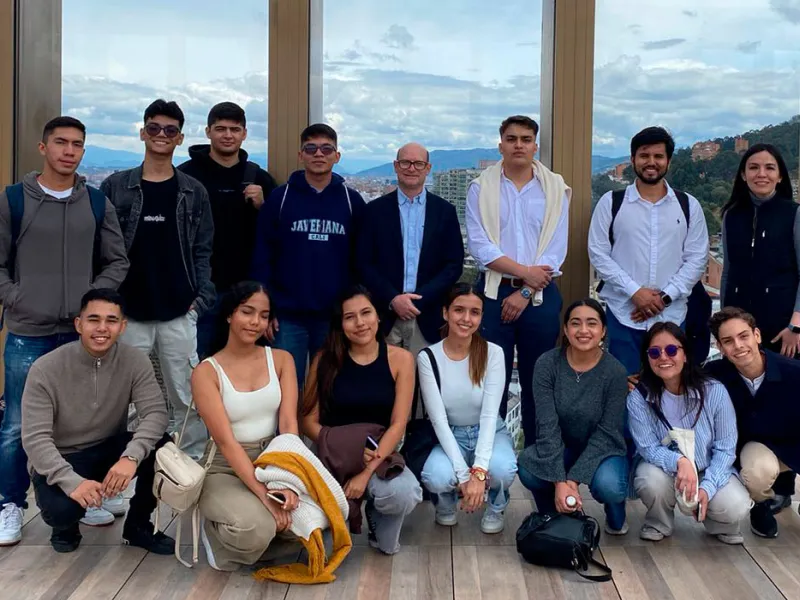 Estudiantes de Economía fortalecen vínculos académicos en visita a Bogotá Estudiantes de Economía fortalecen vínculos académicos en visita a Bogotá