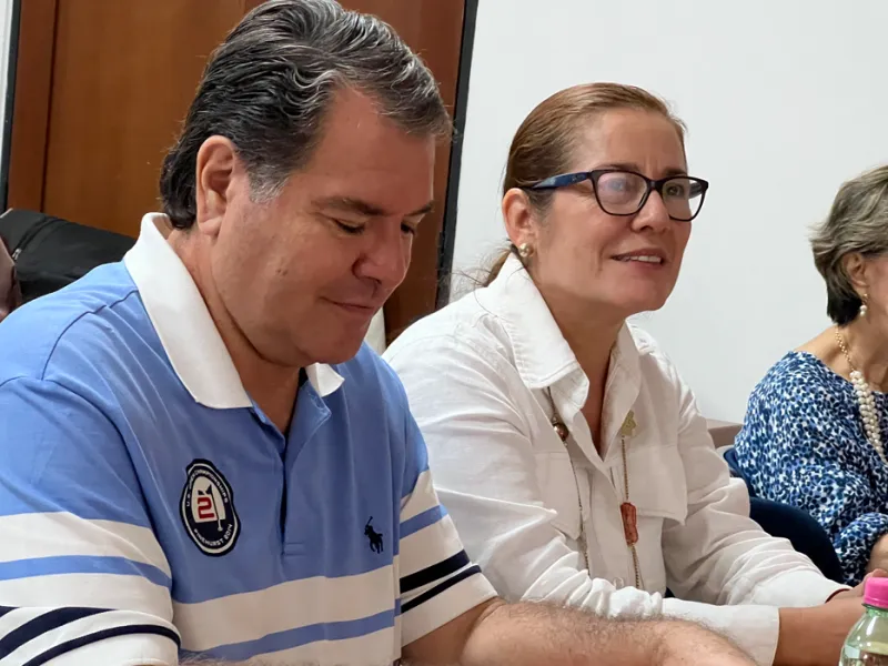 Estudiantes de Mercadeo presentaron propuestas innovadoras a empresarios de la ciudad Estudiantes de Mercadeo presentaron propuestas innovadoras a empresarios de la ciudad