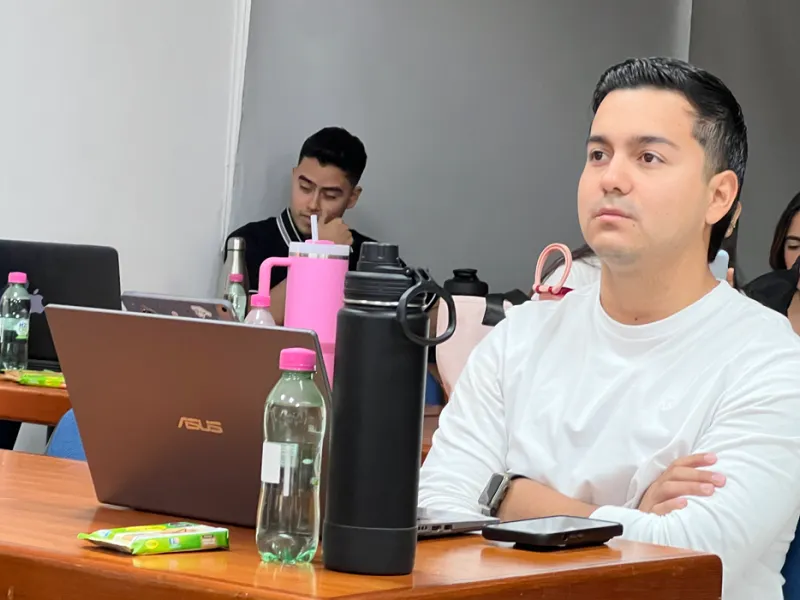 Estudiantes de Mercadeo presentaron propuestas innovadoras a empresarios de la ciudad Estudiantes de Mercadeo presentaron propuestas innovadoras a empresarios de la ciudad