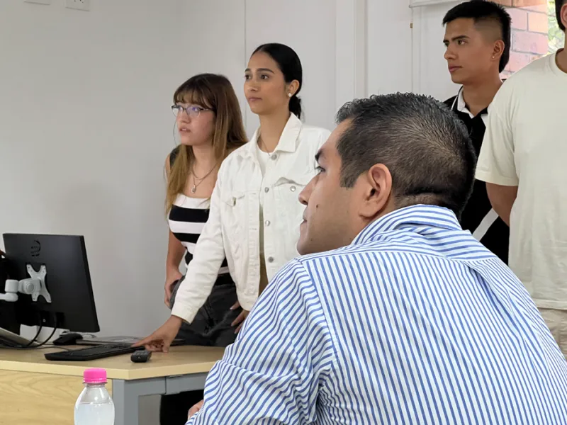 Estudiantes de Mercadeo presentaron propuestas innovadoras a empresarios de la ciudad Estudiantes de Mercadeo presentaron propuestas innovadoras a empresarios de la ciudad