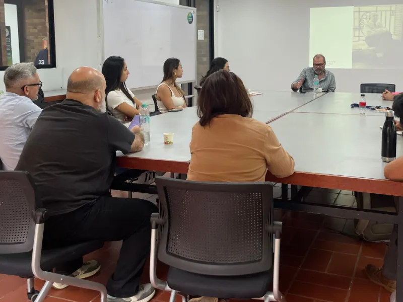 Profesores de la Javeriana Cali en charla con Luis Müller Profesores de la Javeriana Cali en charla con Luis Müller