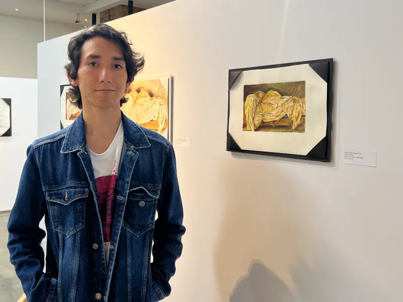 Estudiantes de Artes Visuales exploraron la memoria en la exposición 'Huellas entre lápiz y agua' Estudiantes de Artes Visuales exploraron la memoria en la exposición 'Huellas entre lápiz y agua'